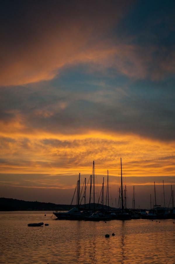 Apartmani Prova Tisno Bagian luar foto