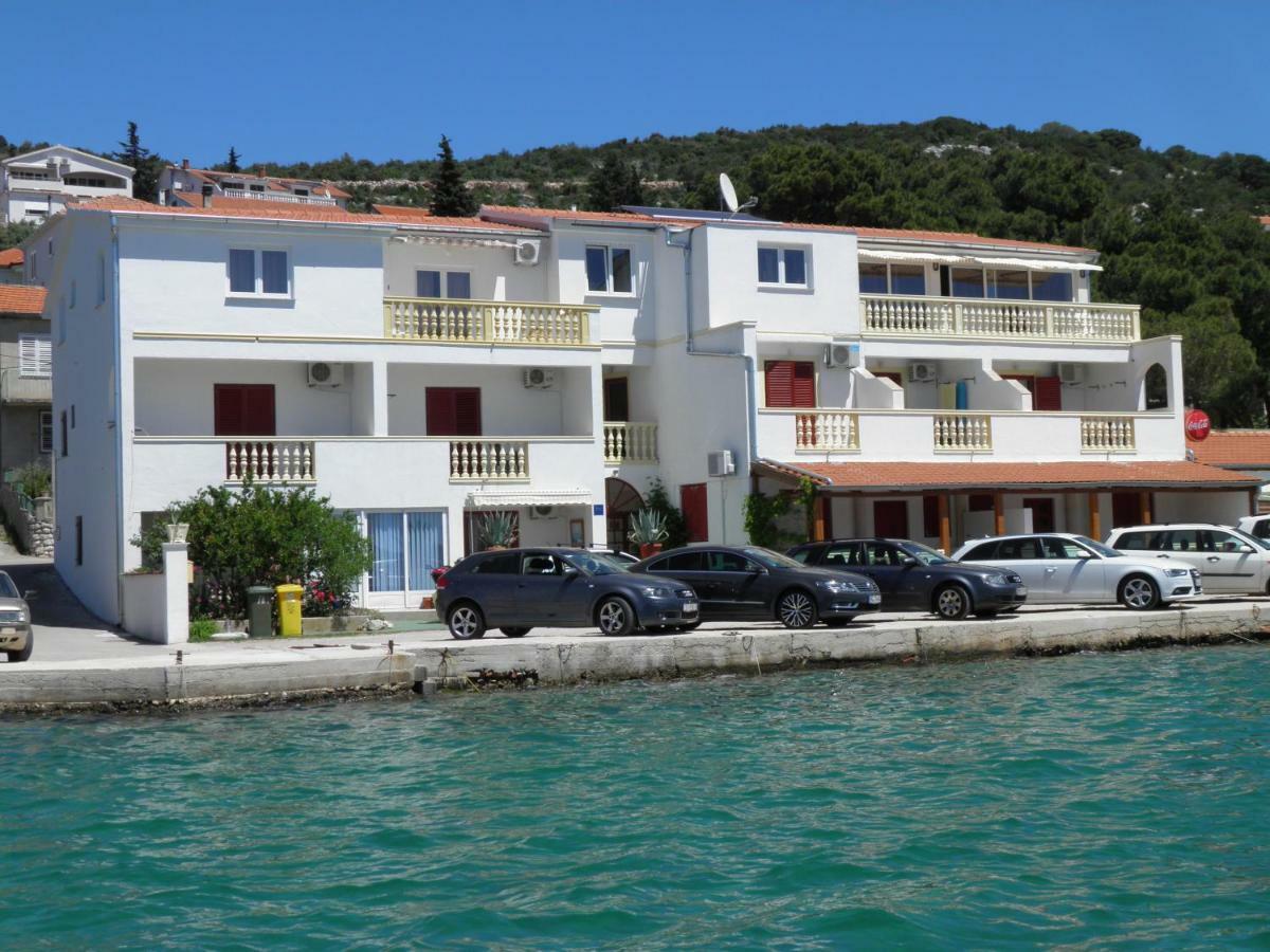 Apartmani Prova Tisno Bagian luar foto