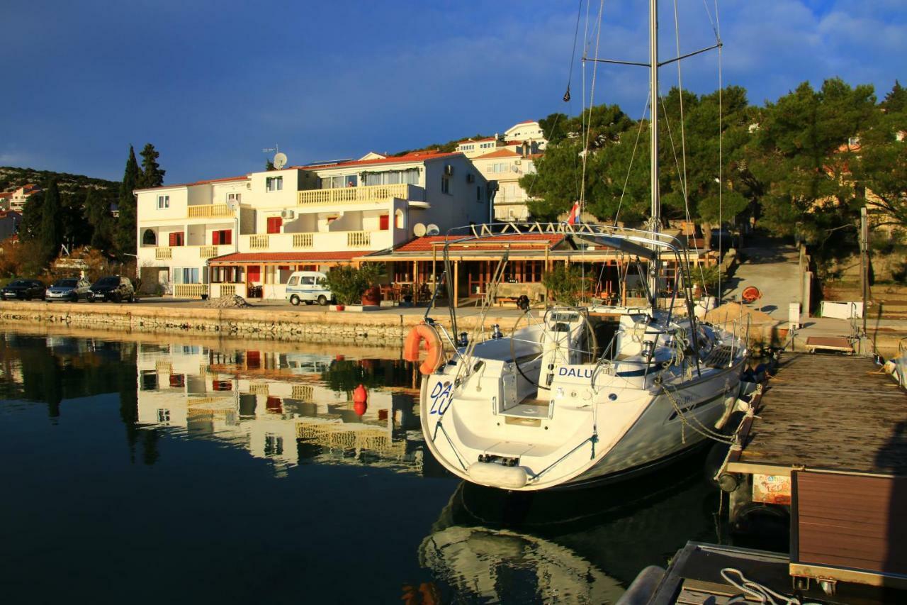 Apartmani Prova Tisno Bagian luar foto