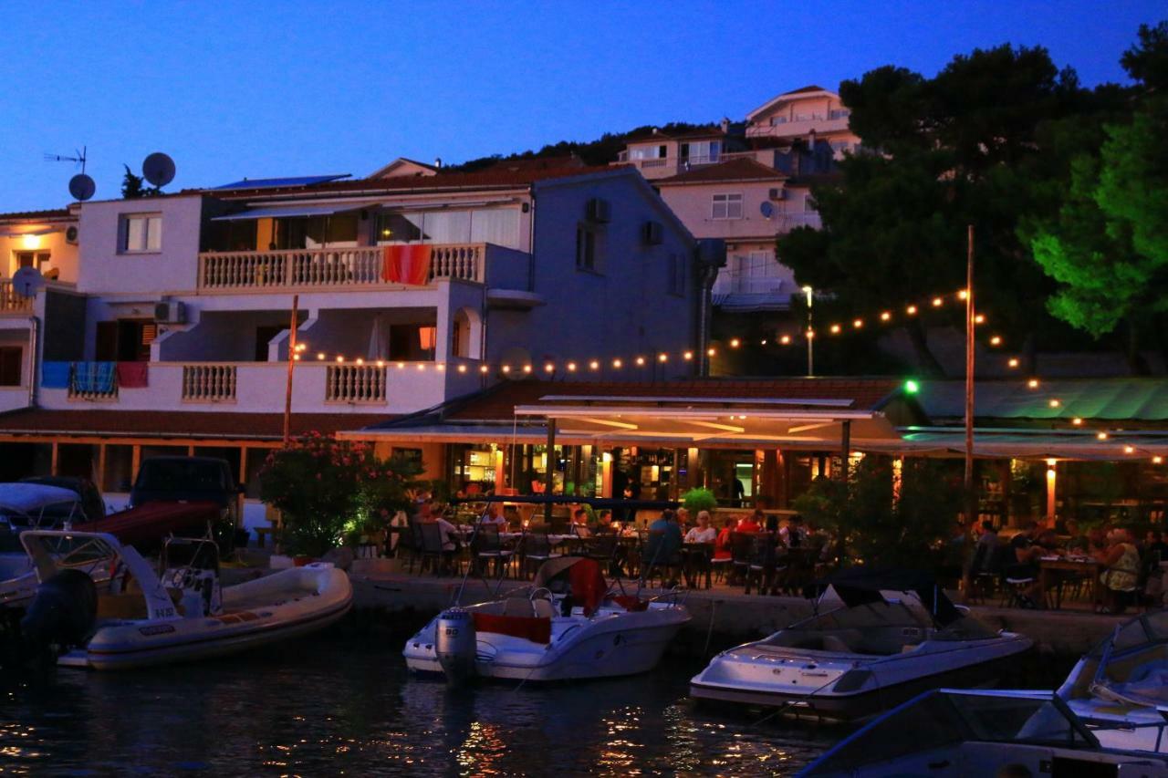 Apartmani Prova Tisno Bagian luar foto