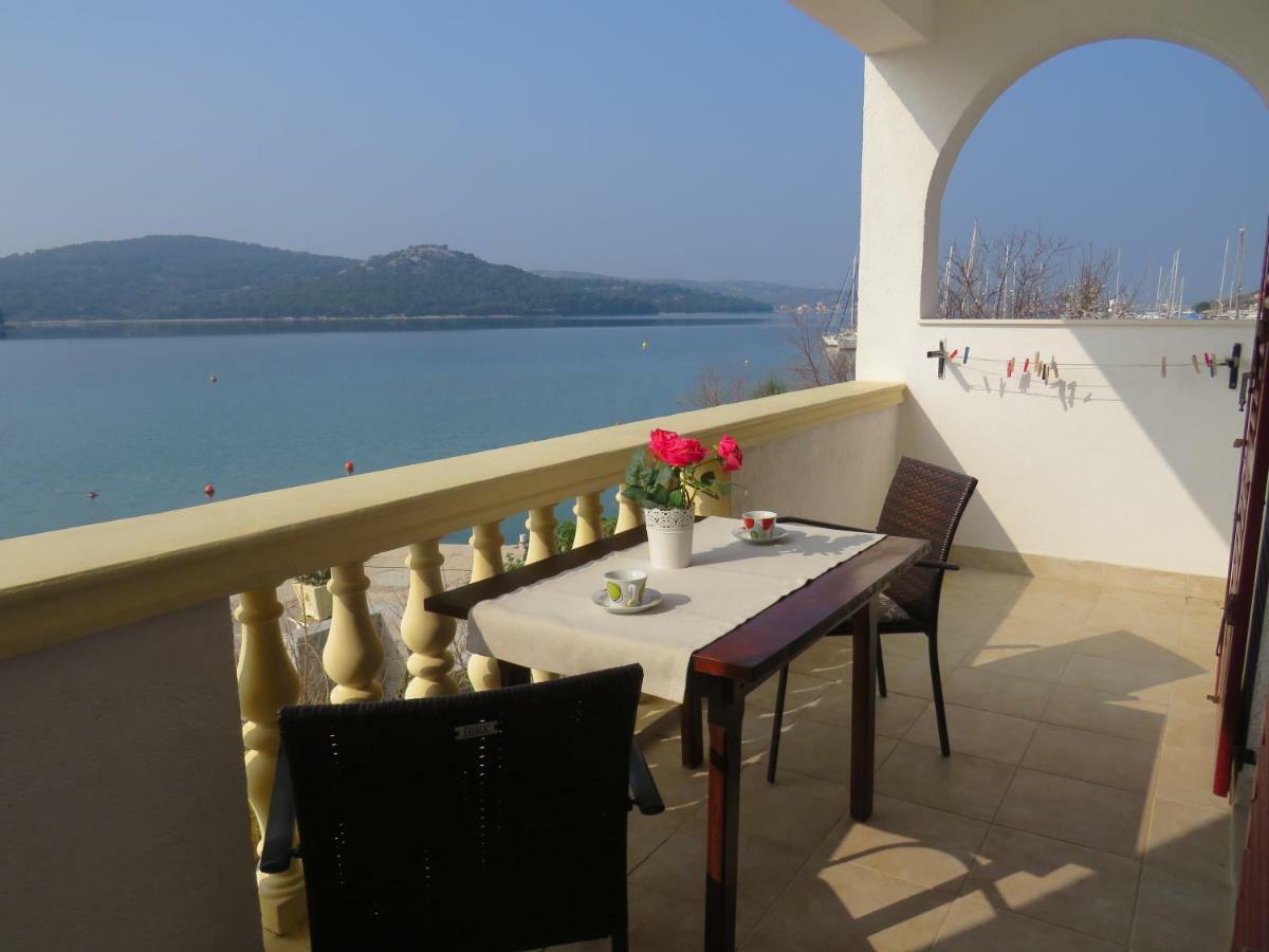 Apartmani Prova Tisno Bagian luar foto