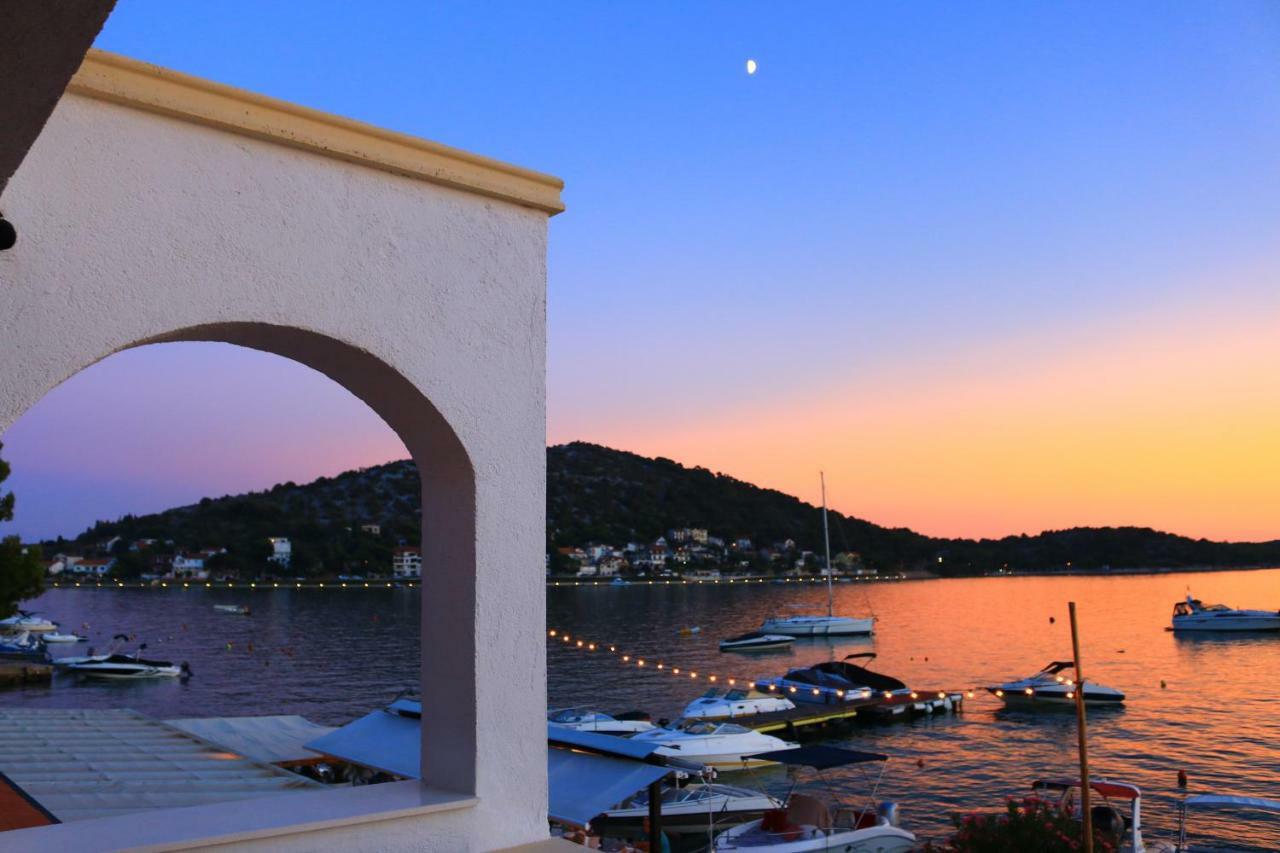 Apartmani Prova Tisno Bagian luar foto