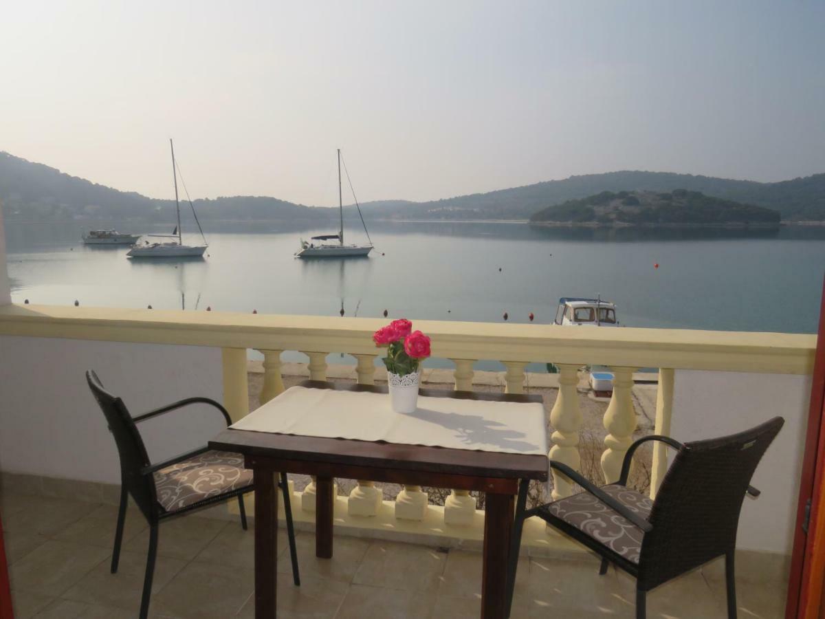 Apartmani Prova Tisno Bagian luar foto
