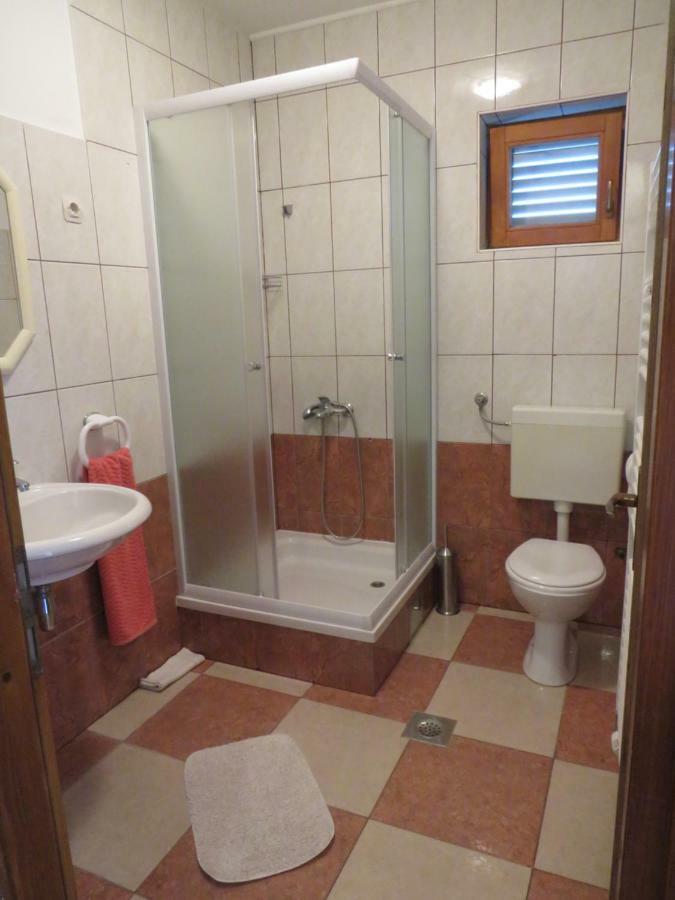 Apartmani Prova Tisno Bagian luar foto