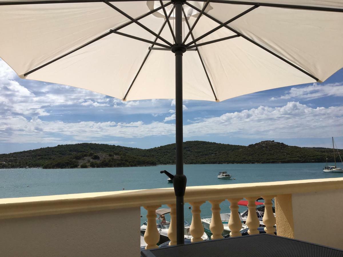 Apartmani Prova Tisno Bagian luar foto